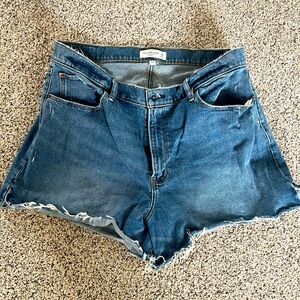 Abercrombie Curve Love 4” Mom Short
